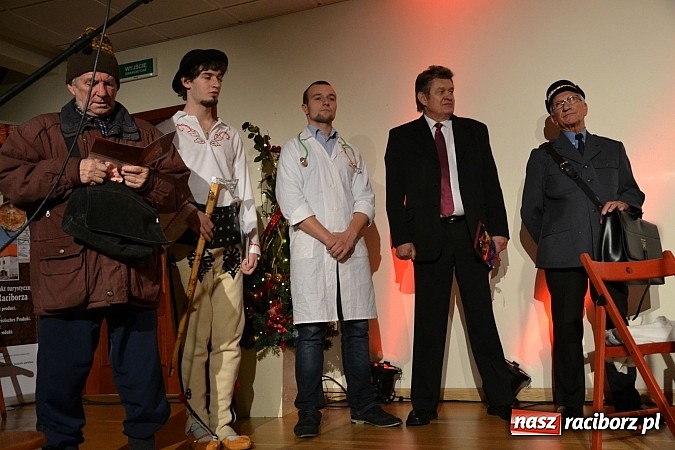 Zdjęcie w galerii na portalu naszraciborz.pl: Z wesołą nowiną - biesiada wigilijna na zamku wiadomości z regionu