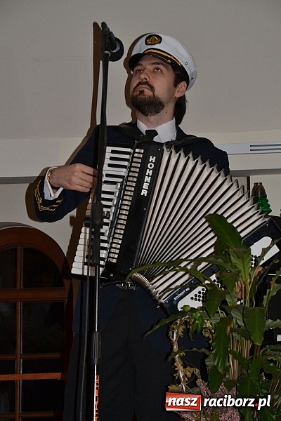 Zdjęcie w galerii na portalu naszraciborz.pl: Z wesołą nowiną - biesiada wigilijna na zamku wiadomości z regionu