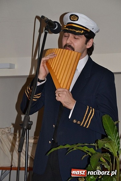 Zdjęcie w galerii na portalu naszraciborz.pl: Z wesołą nowiną - biesiada wigilijna na zamku wiadomości z regionu