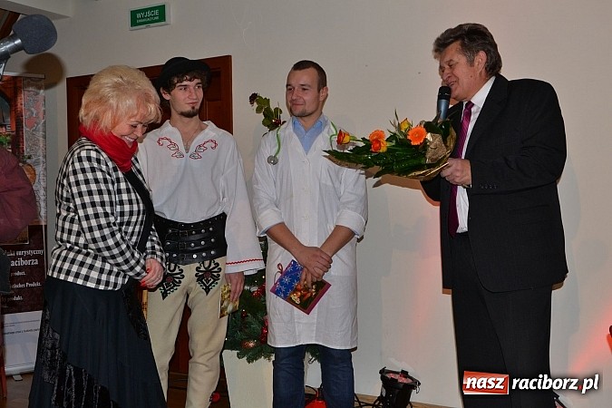 Zdjęcie w galerii na portalu naszraciborz.pl: Z wesołą nowiną - biesiada wigilijna na zamku wiadomości z regionu
