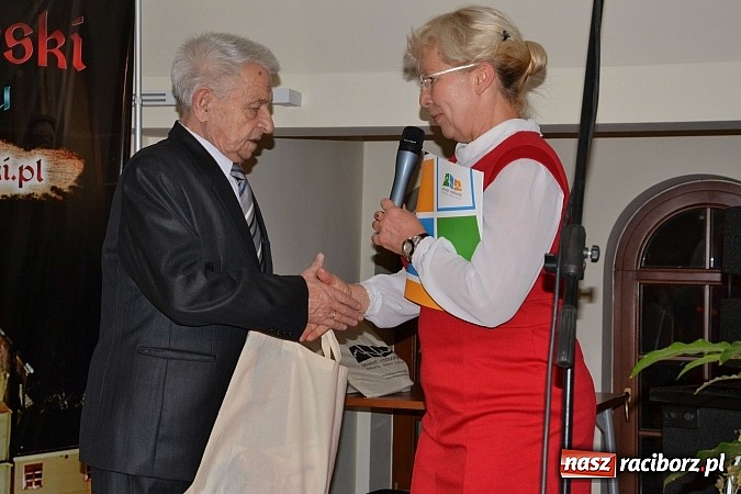 Zdjęcie w galerii na portalu naszraciborz.pl: Z wesołą nowiną - biesiada wigilijna na zamku wiadomości z regionu