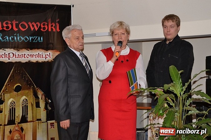 Zdjęcie w galerii na portalu naszraciborz.pl: Z wesołą nowiną - biesiada wigilijna na zamku wiadomości z regionu