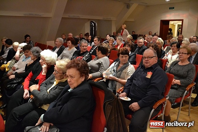 Zdjęcie w galerii na portalu naszraciborz.pl: Z wesołą nowiną - biesiada wigilijna na zamku wiadomości z regionu