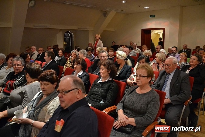 Zdjęcie w galerii na portalu naszraciborz.pl: Z wesołą nowiną - biesiada wigilijna na zamku wiadomości z regionu