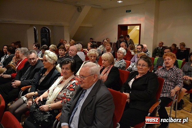 Zdjęcie w galerii na portalu naszraciborz.pl: Z wesołą nowiną - biesiada wigilijna na zamku wiadomości z regionu