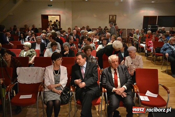 Zdjęcie w galerii na portalu naszraciborz.pl: Z wesołą nowiną - biesiada wigilijna na zamku wiadomości z regionu