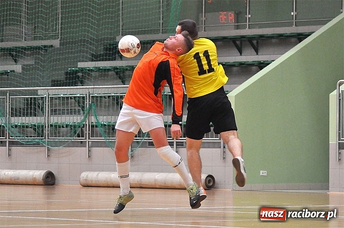 Zdjęcie w galerii na portalu naszraciborz.pl: Pędzące Byki dogoniły Galaktikos wiadomości z regionu