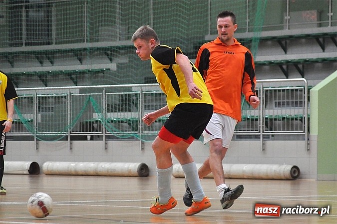 Zdjęcie w galerii na portalu naszraciborz.pl: Pędzące Byki dogoniły Galaktikos wiadomości z regionu