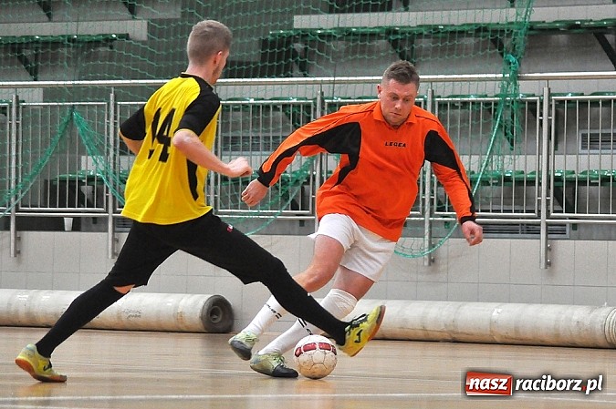 Zdjęcie w galerii na portalu naszraciborz.pl: Pędzące Byki dogoniły Galaktikos wiadomości z regionu