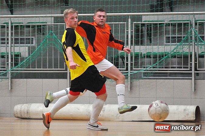 Zdjęcie w galerii na portalu naszraciborz.pl: Pędzące Byki dogoniły Galaktikos wiadomości z regionu