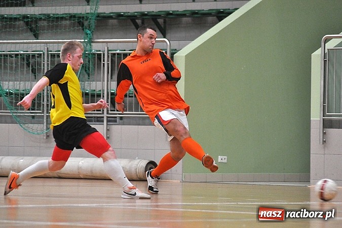 Zdjęcie w galerii na portalu naszraciborz.pl: Pędzące Byki dogoniły Galaktikos wiadomości z regionu