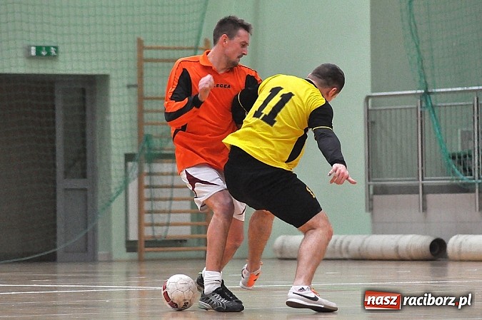 Zdjęcie w galerii na portalu naszraciborz.pl: Pędzące Byki dogoniły Galaktikos wiadomości z regionu