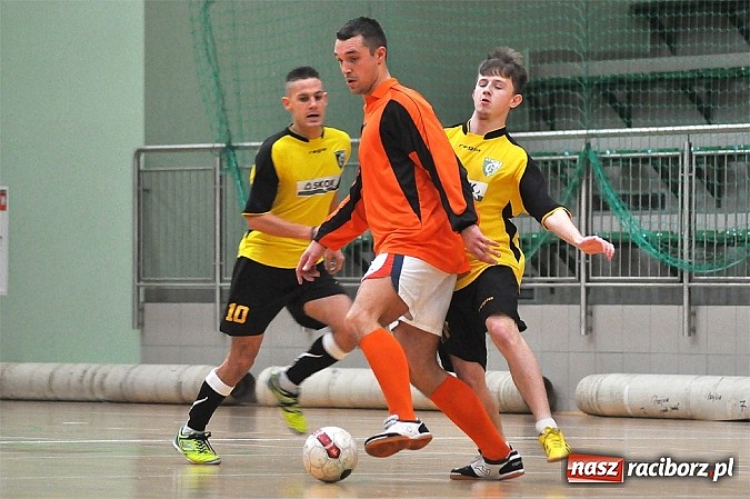 Zdjęcie w galerii na portalu naszraciborz.pl: Pędzące Byki dogoniły Galaktikos wiadomości z regionu