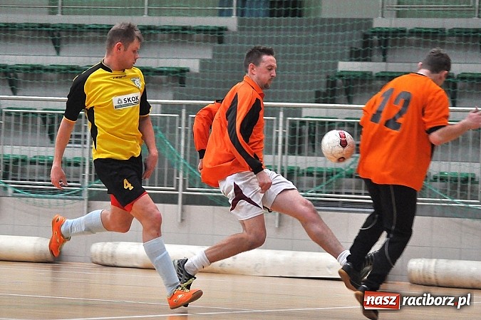 Zdjęcie w galerii na portalu naszraciborz.pl: Pędzące Byki dogoniły Galaktikos wiadomości z regionu