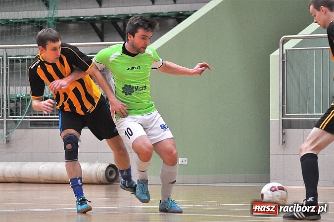 Zdjęcie w galerii na portalu naszraciborz.pl: Pędzące Byki dogoniły Galaktikos wiadomości z regionu