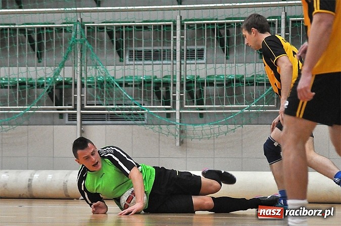 Zdjęcie w galerii na portalu naszraciborz.pl: Pędzące Byki dogoniły Galaktikos wiadomości z regionu