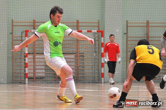 Zdjęcie w galerii na portalu naszraciborz.pl: Pędzące Byki dogoniły Galaktikos wiadomości z regionu