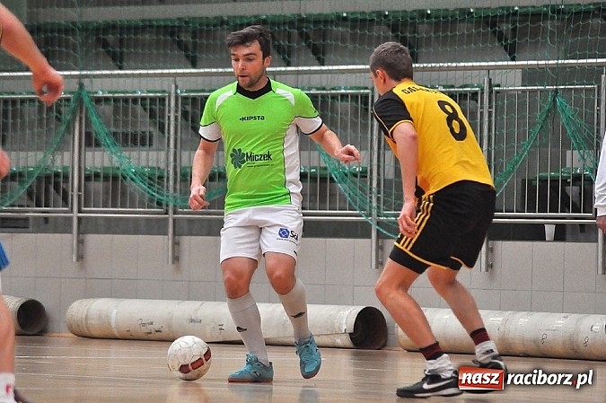 Zdjęcie w galerii na portalu naszraciborz.pl: Pędzące Byki dogoniły Galaktikos wiadomości z regionu