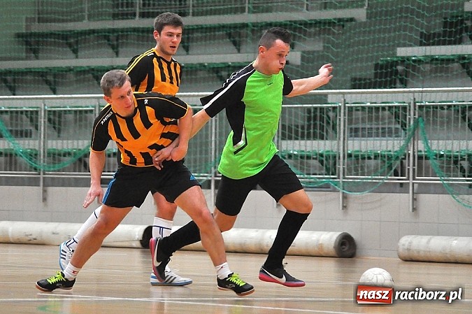 Zdjęcie w galerii na portalu naszraciborz.pl: Pędzące Byki dogoniły Galaktikos wiadomości z regionu