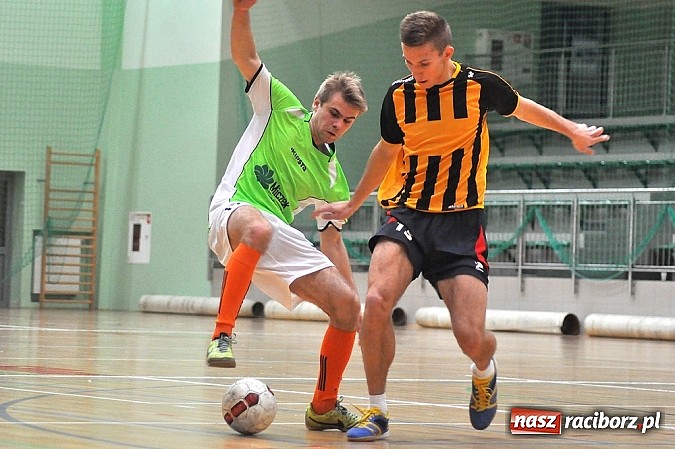 Zdjęcie w galerii na portalu naszraciborz.pl: Pędzące Byki dogoniły Galaktikos wiadomości z regionu