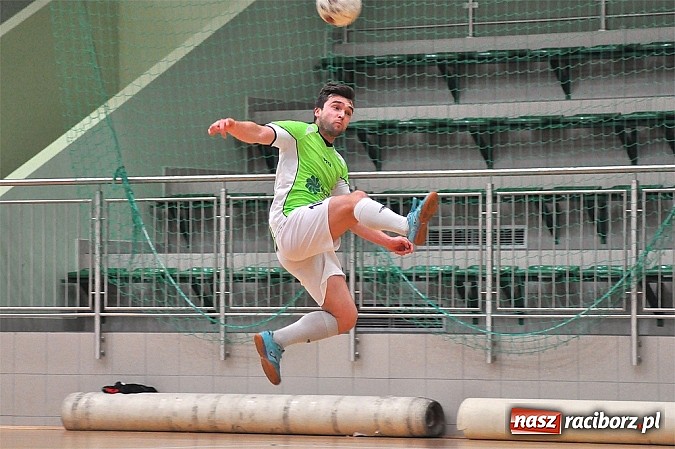 Zdjęcie w galerii na portalu naszraciborz.pl: Pędzące Byki dogoniły Galaktikos wiadomości z regionu