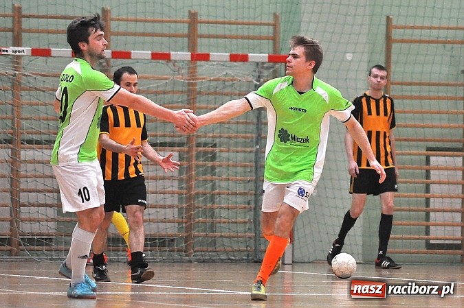 Zdjęcie w galerii na portalu naszraciborz.pl: Pędzące Byki dogoniły Galaktikos wiadomości z regionu