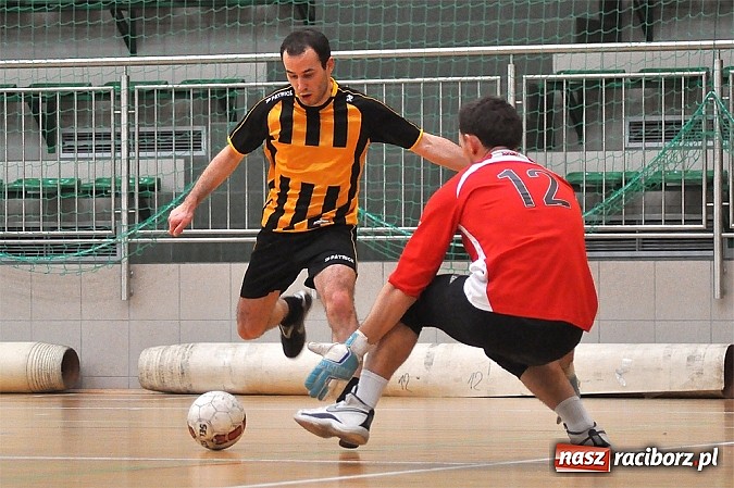 Zdjęcie w galerii na portalu naszraciborz.pl: Pędzące Byki dogoniły Galaktikos wiadomości z regionu