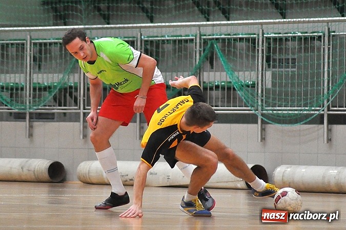 Zdjęcie w galerii na portalu naszraciborz.pl: Pędzące Byki dogoniły Galaktikos wiadomości z regionu