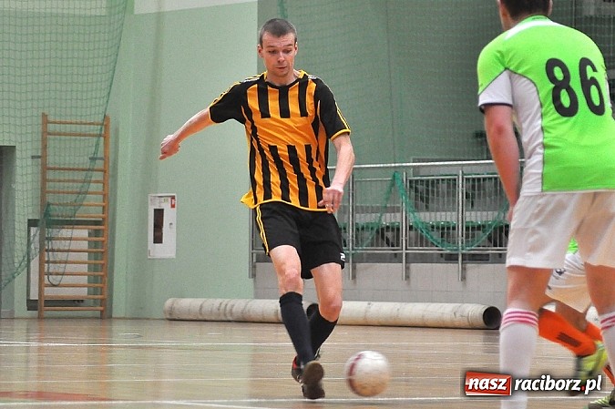 Zdjęcie w galerii na portalu naszraciborz.pl: Pędzące Byki dogoniły Galaktikos wiadomości z regionu