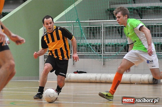 Zdjęcie w galerii na portalu naszraciborz.pl: Pędzące Byki dogoniły Galaktikos wiadomości z regionu