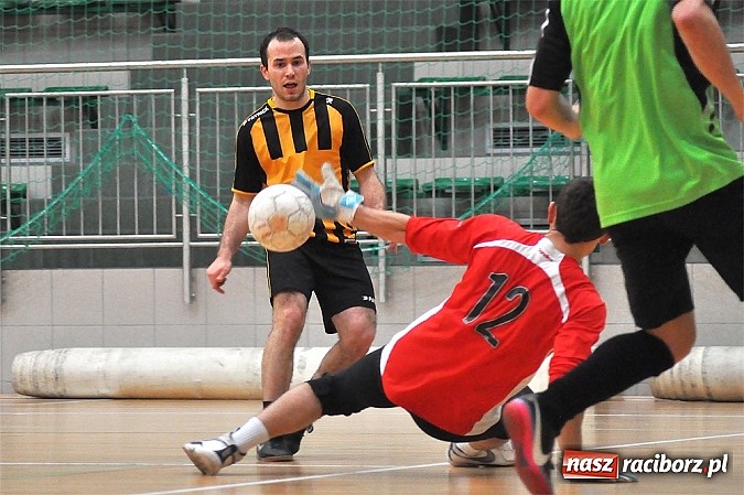 Zdjęcie w galerii na portalu naszraciborz.pl: Pędzące Byki dogoniły Galaktikos wiadomości z regionu