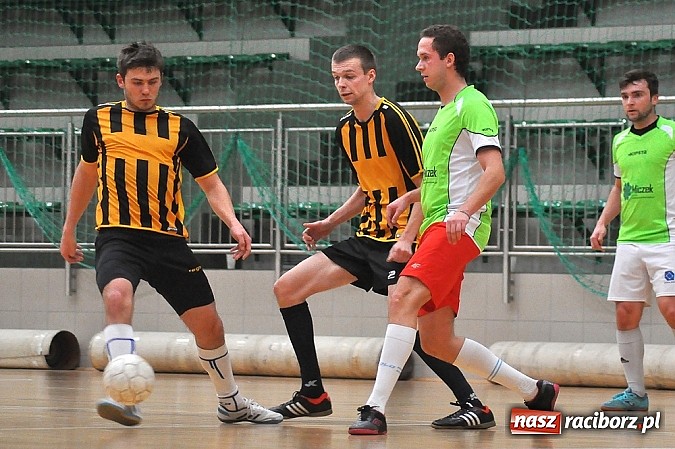 Zdjęcie w galerii na portalu naszraciborz.pl: Pędzące Byki dogoniły Galaktikos wiadomości z regionu