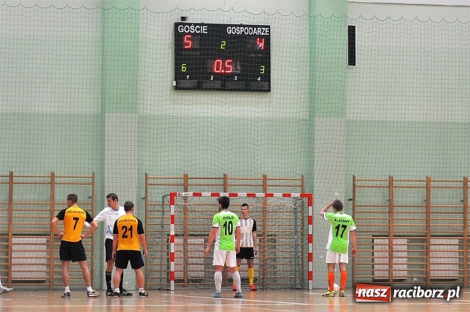 Zdjęcie w galerii na portalu naszraciborz.pl: Pędzące Byki dogoniły Galaktikos wiadomości z regionu