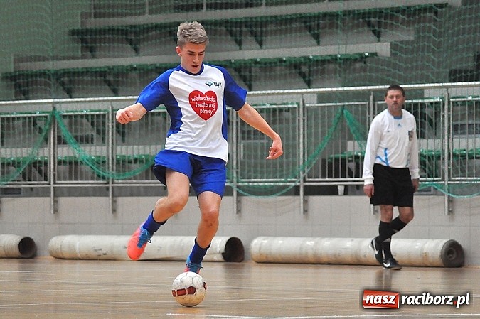 Zdjęcie w galerii na portalu naszraciborz.pl: Pędzące Byki dogoniły Galaktikos wiadomości z regionu