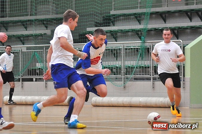 Zdjęcie w galerii na portalu naszraciborz.pl: Pędzące Byki dogoniły Galaktikos wiadomości z regionu