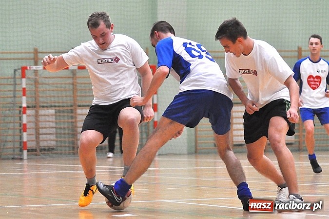 Zdjęcie w galerii na portalu naszraciborz.pl: Pędzące Byki dogoniły Galaktikos wiadomości z regionu