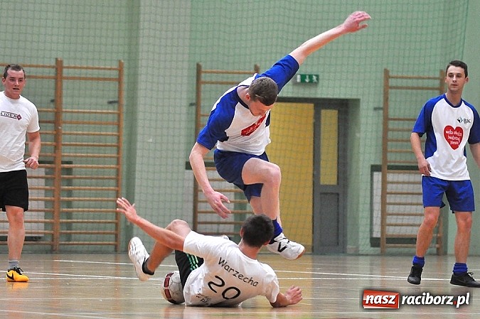 Zdjęcie w galerii na portalu naszraciborz.pl: Pędzące Byki dogoniły Galaktikos wiadomości z regionu