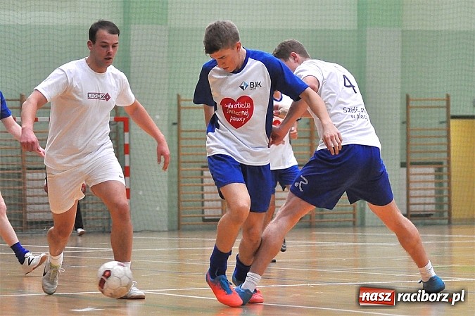 Zdjęcie w galerii na portalu naszraciborz.pl: Pędzące Byki dogoniły Galaktikos wiadomości z regionu