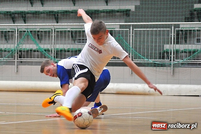 Zdjęcie w galerii na portalu naszraciborz.pl: Pędzące Byki dogoniły Galaktikos wiadomości z regionu
