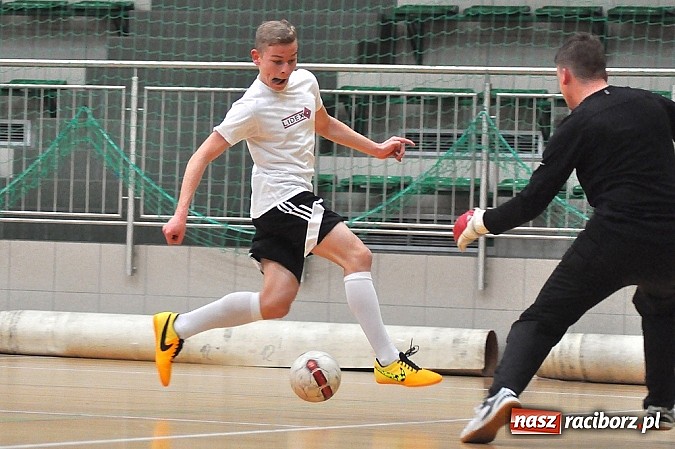 Zdjęcie w galerii na portalu naszraciborz.pl: Pędzące Byki dogoniły Galaktikos wiadomości z regionu