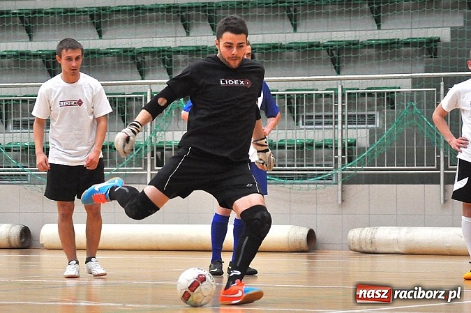 Zdjęcie w galerii na portalu naszraciborz.pl: Pędzące Byki dogoniły Galaktikos wiadomości z regionu