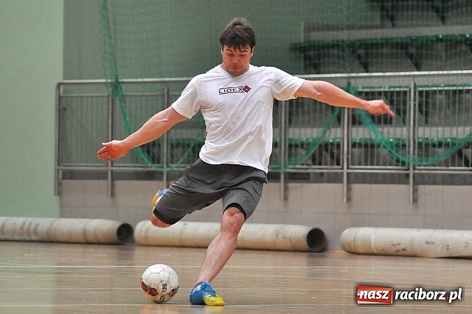 Zdjęcie w galerii na portalu naszraciborz.pl: Pędzące Byki dogoniły Galaktikos wiadomości z regionu