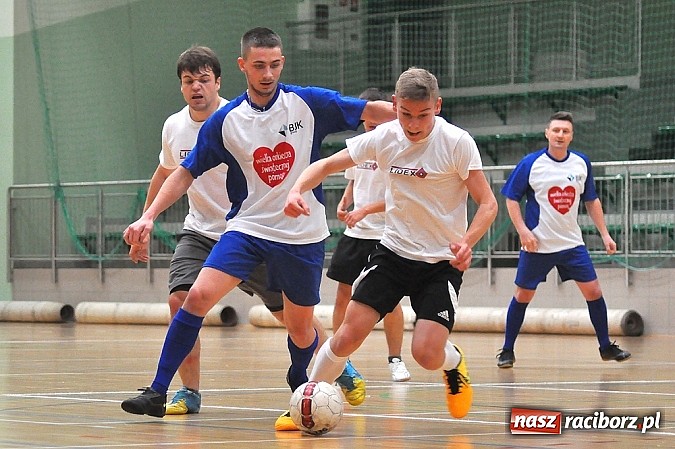Zdjęcie w galerii na portalu naszraciborz.pl: Pędzące Byki dogoniły Galaktikos wiadomości z regionu