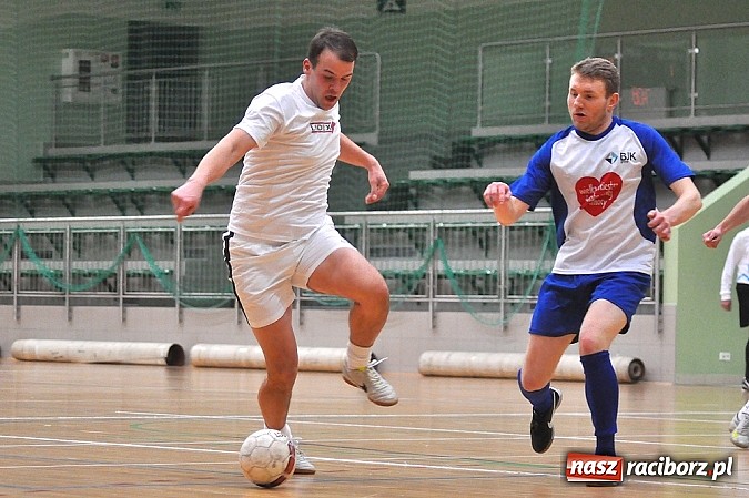 Zdjęcie w galerii na portalu naszraciborz.pl: Pędzące Byki dogoniły Galaktikos wiadomości z regionu