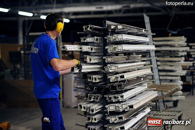 Zdjęcie w galerii na portalu naszraciborz.pl: Eko-Okna oddały nową halę produkcyjną w Kornicach. Pracę znajdzie tu 500 osób wiadomości z regionu