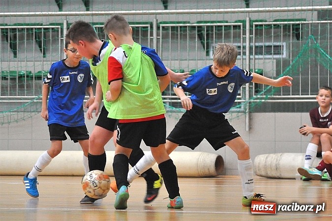 Zdjęcie w galerii na portalu naszraciborz.pl: Młodzi adepci futbolu walczyli o puchar starosty wiadomości z regionu