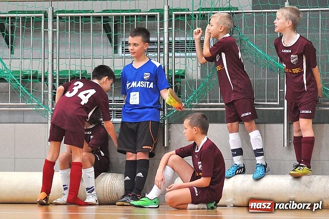 Zdjęcie w galerii na portalu naszraciborz.pl: Młodzi adepci futbolu walczyli o puchar starosty wiadomości z regionu