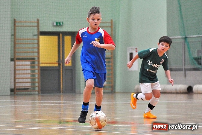 Zdjęcie w galerii na portalu naszraciborz.pl: Młodzi adepci futbolu walczyli o puchar starosty wiadomości z regionu