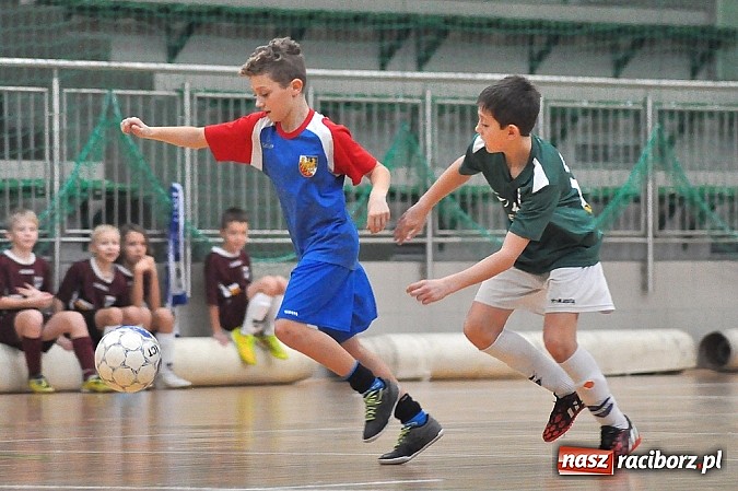 Zdjęcie w galerii na portalu naszraciborz.pl: Młodzi adepci futbolu walczyli o puchar starosty wiadomości z regionu