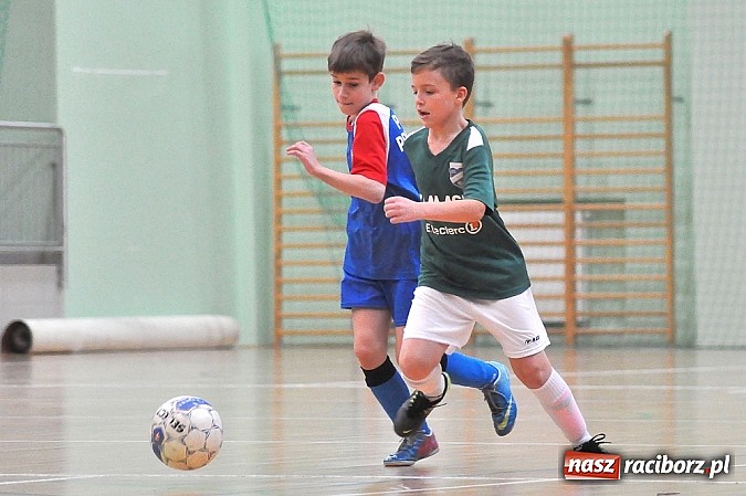 Zdjęcie w galerii na portalu naszraciborz.pl: Młodzi adepci futbolu walczyli o puchar starosty wiadomości z regionu